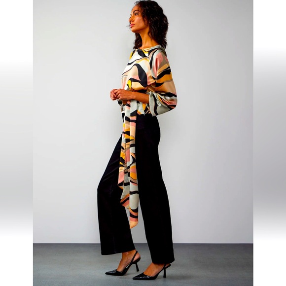 Abstract Print Top - Picture 2 of 6